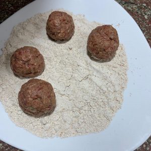 ALBÓNDIGAS CON SALSA DE ZANAHORIA Y YOGUR cómo hacerlo