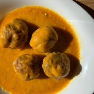 ALBÓNDIGAS CON SALSA DE ZANAHORIA Y YOGUR rico y fácil