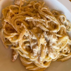 PASTA CON POLLO Y SALSA DE PARMESANO SANO