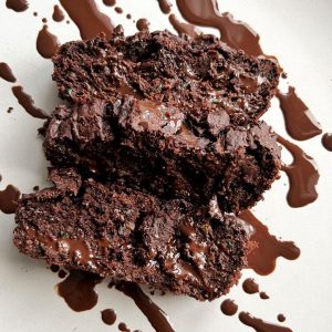 BROWNIE DE CALABACÍN Y CACAO FIT